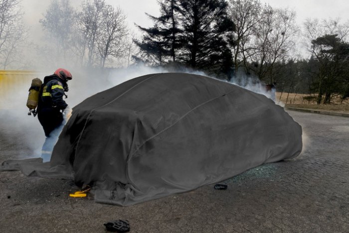 High-strength fire blanket with silicone coating silicone coating specifically for vehicles with lithium batteries and reusable - Code 2930-86UT